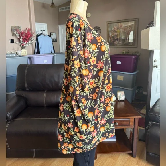 Lularoe multicolored floral oversized scoop neck tunic-size L - Picture 3 of 9
